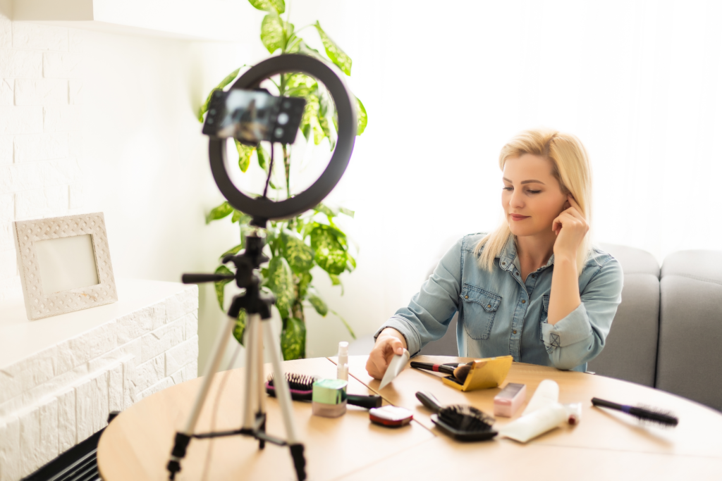 How to make money online in Australia - upload videos to Youtube | Swoosh Finance