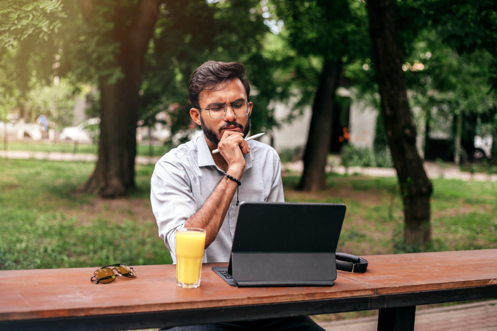 Difference between Medicare & private health insurance | Swoosh Finance