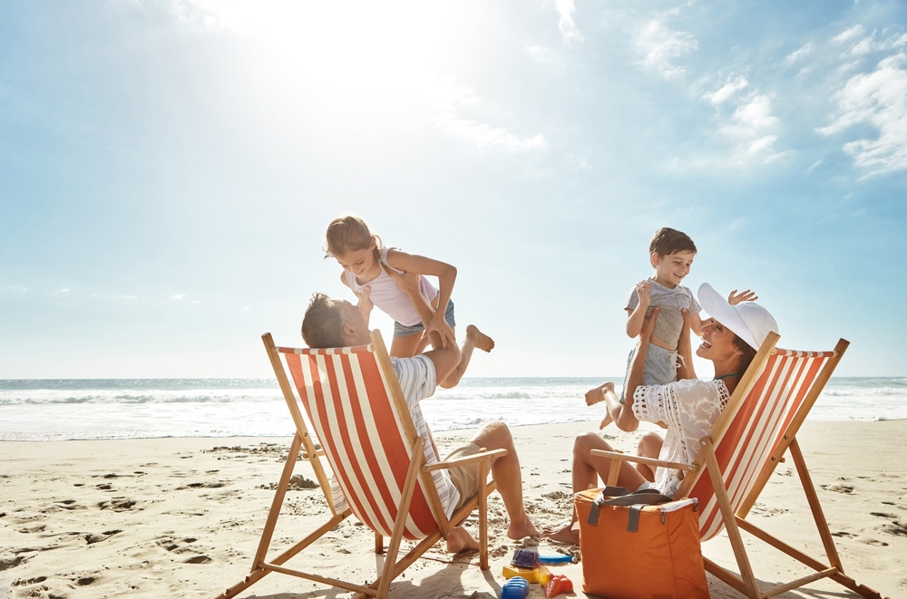 Going to the beach with the family is free | Swoosh Finance