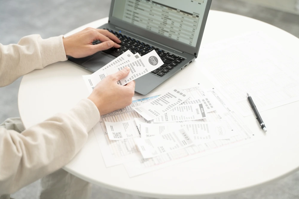 Keeping track of reciepts for tax returns | Swoosh Finance